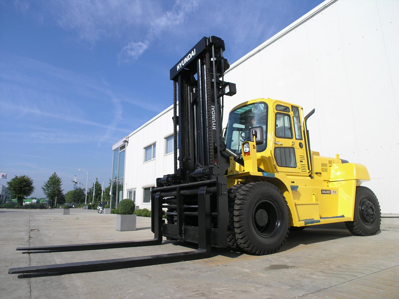 Вилочный погрузчик HYUNDAI 160D-7E