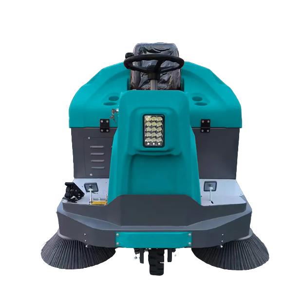 Подметальная машина с местом для оператора LAM S150P